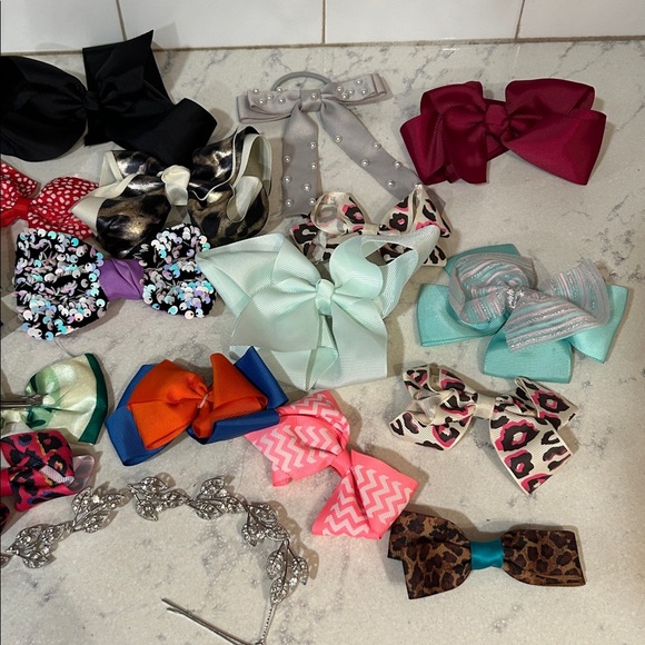 Assorted Girls Clip On Bows - Picture 3 of 3